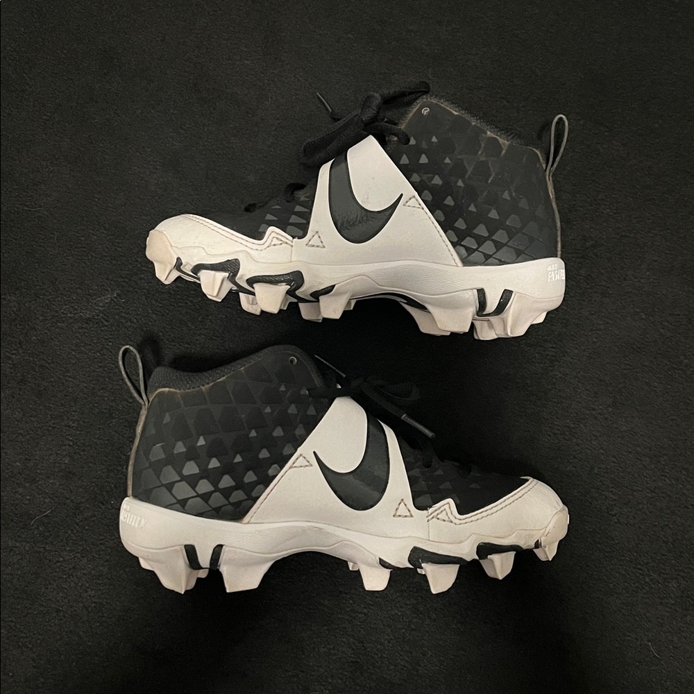 EUC Nike Fastflex Multi-Sport Cleats Black White 13C Football Baseball